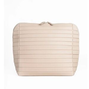 Parrallelle -the large bisque traveler